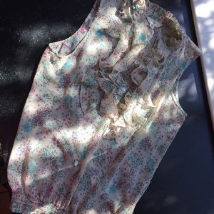 Energies pretty sleeveless L blouse